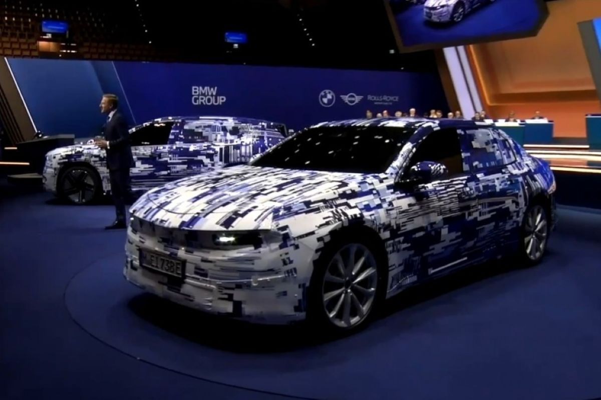 BMW pamerkan mobil model iX3 dan i3 generasi terbaru